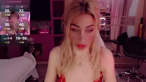 Snapshot of nicole_g0ld_ chatting on November 2025 08:11:02 PM Nicole online show from November 2025 08:11:02 PM