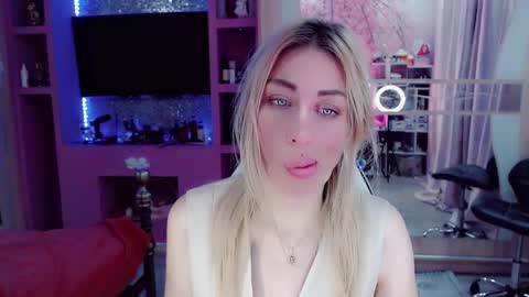 Snapshot of nicole_g0ld_ chatting on December 2025 02:16:02 AM Nicole online show from December 2025 02:16:02 AM