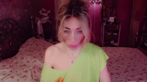 Nicole online show from May 2026 10:29:01 PM