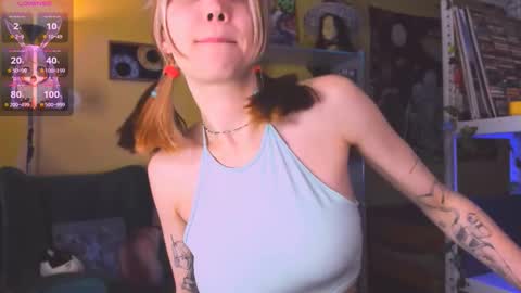 Snapshot of nicole_matt chatting on October 2025 12:31:01 AM Nicole online show from October 2025 12:31:01 AM