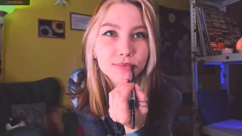 Snapshot of nicole_matt chatting on October 2025 02:44:01 AM Nicole online show from October 2025 02:44:01 AM