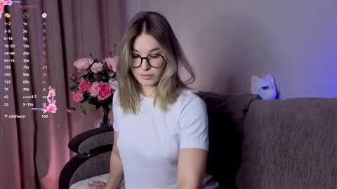 Snapshot of nicole_w00 chatting on December 2025 06:23:01 PM Nicole online show from December 2025 06:23:01 PM