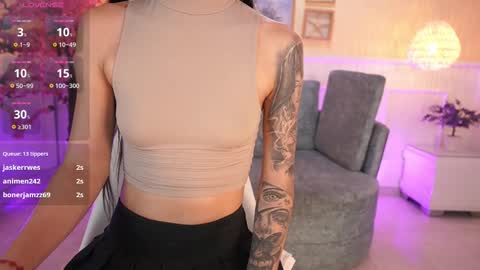 Nicole Crawft online show from November 2025 07:57:02 PM