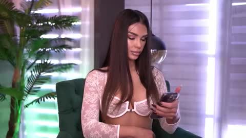 Nicole online show from September 2025 07:12:01 AM