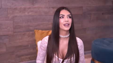 Nicole online show from October 2025 07:53:01 AM