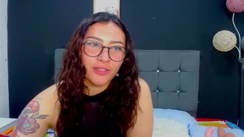 nicolee_8 online show from October 2025 01:43:02 PM