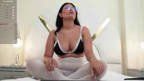 Nicol Flores  GMT-5 1530-2200  online show from November 2025 01:28:02 PM