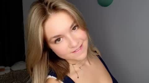 Nicole online show from December 2025 05:55:02 PM