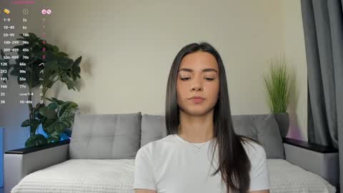 Snapshot of nicoleluuv chatting on December 2024 01:17:01 PM Dua Lipa online show from December 2024 01:17:01 PM