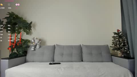 Snapshot of nicoleluuv chatting on December 2024 01:07:02 PM Dua Lipa online show from December 2024 01:07:02 PM