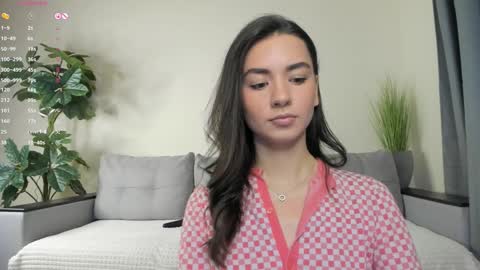 Snapshot of nicoleluuv chatting on February 2025 01:11:01 PM Dua Lipa online show from February 2025 01:11:01 PM