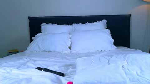 Nicole online show from October 2025 05:22:02 AM