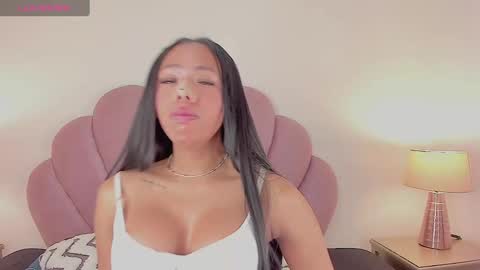 Snapshot of nicoleparadise_ chatting on October 2025 12:25:01 PM NICOLE online show from October 2025 12:25:01 PM