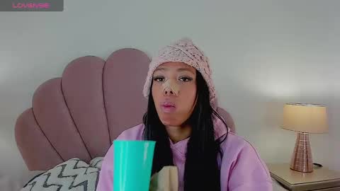 Snapshot of nicoleparadise_ chatting on October 2025 12:14:01 PM NICOLE online show from October 2025 12:14:01 PM