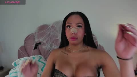 Snapshot of nicoleparadise_ chatting on October 2025 11:54:02 AM NICOLE online show from October 2025 11:54:02 AM