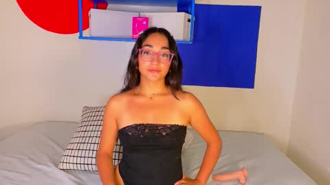 N I C O L E T  online show from December 2025 12:01:02 PM