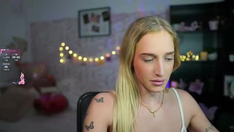 nicolette__shea_ online show from February 2025 05:18:02 PM