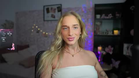 nicolette__shea_ online show from March 2025 05:06:02 PM