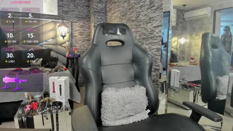 Nicolle online show from April 2026 03:21:02 PM