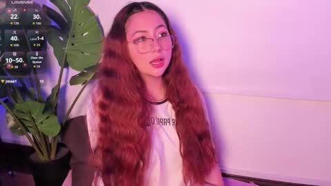 nicolle_evanss_ online show from November 2025 06:33:01 AM