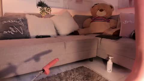 Nicolle online show from February 2025 11:26:01 PM