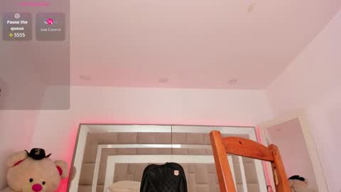 Nicolle online show from October 2025 12:49:02 PM