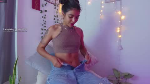 Snapshot of nicolle_swt chatting on May 2026 12:12:02 PM Nicolle online show from May 2026 12:12:02 PM