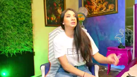 Nicolle online show from September 2025 03:26:01 PM