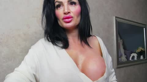 Nicolle online show from January 2025 11:05:01 PM