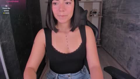 NicolRoss online show from October 2025 12:59:01 PM