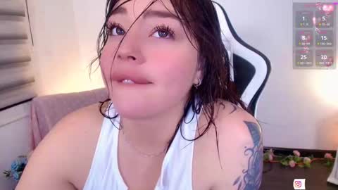 Nicol online show from October 2025 02:01:02 AM