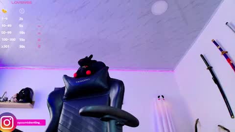 Snapshot of nicorobinn chatting on November 2025 08:11:01 PM Lizzie online show from November 2025 08:11:01 PM