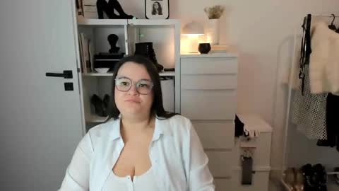 Holly online show from February 2026 08:21:01 PM