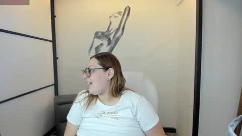 Anni online show from February 2025 10:00:02 PM