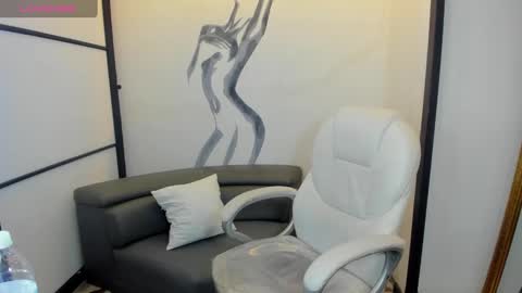 Anni online show from February 2025 09:22:01 PM