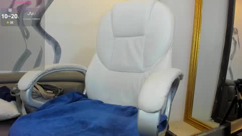 Anni online show from February 2025 01:21:01 AM