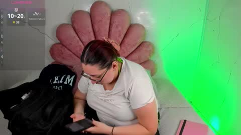 Snapshot of niickyjones chatting on February 2026 10:24:02 PM Anni online show from February 2026 10:24:02 PM