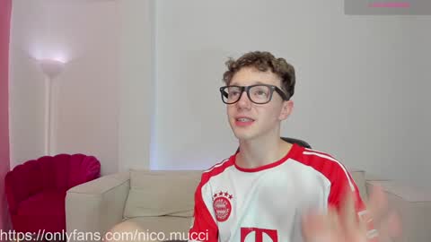 Snapshot of niico_18 chatting on December 2024 02:08:02 PM Nicolas Mucci online show from December 2024 02:08:02 PM