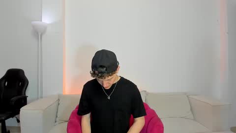 Snapshot of niico_18 chatting on February 2025 09:15:02 AM Nicolas Mucci online show from February 2025 09:15:02 AM