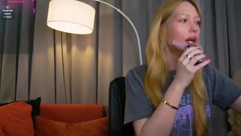 Snapshot of nika_dream_ chatting on June 2026 12:32:02 AM LIana online show from June 2026 12:32:02 AM