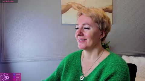 Snapshot of nika_smit chatting on December 2024 09:59:02 AM Nika online show from December 2024 09:59:02 AM