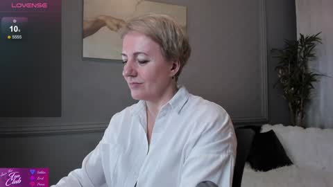 Snapshot of nika_smit chatting on February 2025 02:02:02 PM Nika online show from February 2025 02:02:02 PM