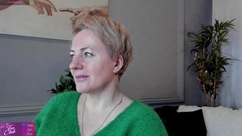 Snapshot of nika_smit chatting on February 2025 10:08:02 AM Nika online show from February 2025 10:08:02 AM