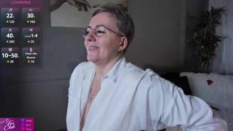 Snapshot of nika_smit chatting on February 2025 08:42:01 AM Nika online show from February 2025 08:42:01 AM