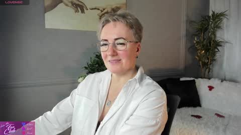 Snapshot of nika_smit chatting on February 2025 11:42:02 AM Nika online show from February 2025 11:42:02 AM