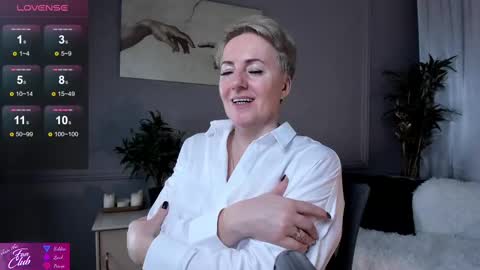 Snapshot of nika_smit chatting on February 2025 02:30:01 PM Nika online show from February 2025 02:30:01 PM