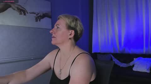 Snapshot of nika_smit chatting on November 2025 05:31:01 AM Nika online show from November 2025 05:31:01 AM