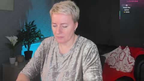 Snapshot of nika_smit chatting on April 2026 09:29:01 AM Nika online show from April 2026 09:29:01 AM