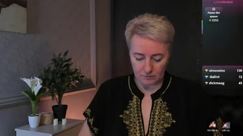 Snapshot of nika_smit chatting on April 2026 07:45:01 AM Nika online show from April 2026 07:45:01 AM