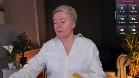 Snapshot of nika_smit chatting on April 2026 05:22:01 AM Nika online show from April 2026 05:22:01 AM